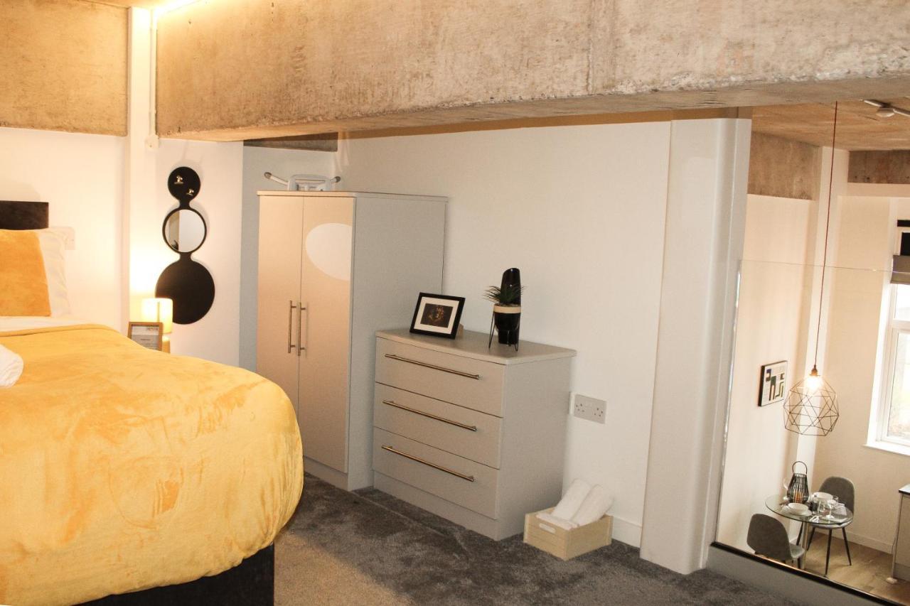 Modern Luxury Serviced Duplex Apartments By Repose- 150 Metro Court, ウェスト・ブロミッチ エクステリア 写真