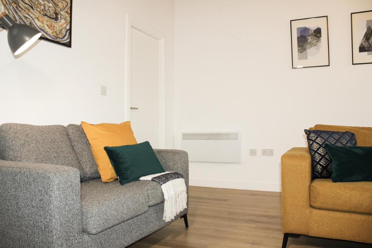 Modern Luxury Serviced Duplex Apartments By Repose- 150 Metro Court, ウェスト・ブロミッチ エクステリア 写真