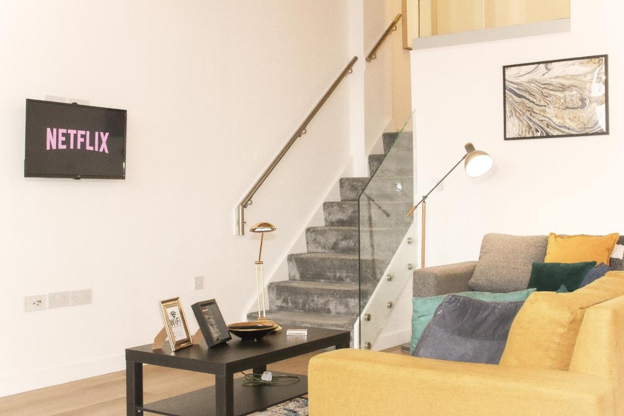Modern Luxury Serviced Duplex Apartments By Repose- 150 Metro Court, ウェスト・ブロミッチ エクステリア 写真