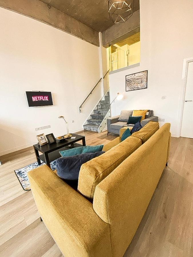 Modern Luxury Serviced Duplex Apartments By Repose- 150 Metro Court, ウェスト・ブロミッチ エクステリア 写真