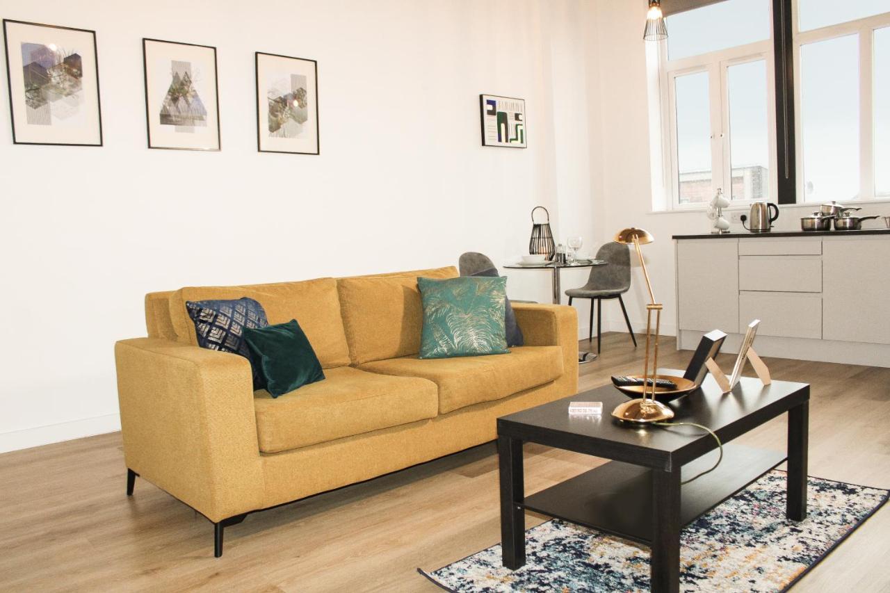 Modern Luxury Serviced Duplex Apartments By Repose- 150 Metro Court, ウェスト・ブロミッチ エクステリア 写真