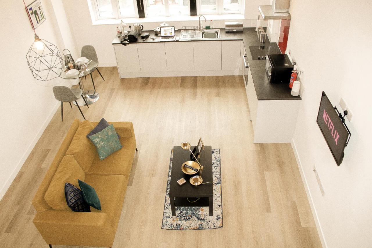 Modern Luxury Serviced Duplex Apartments By Repose- 150 Metro Court, ウェスト・ブロミッチ エクステリア 写真
