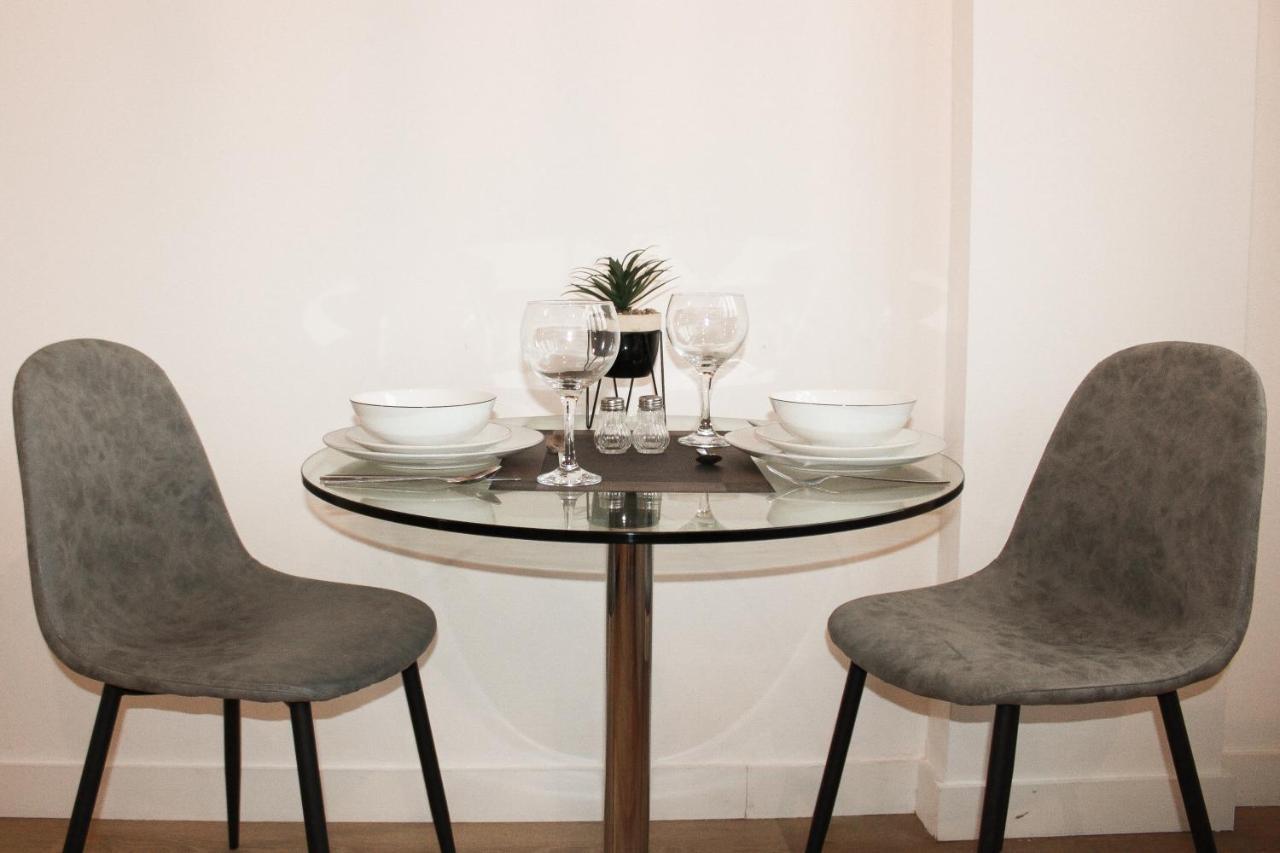 Modern Luxury Serviced Duplex Apartments By Repose- 150 Metro Court, ウェスト・ブロミッチ エクステリア 写真