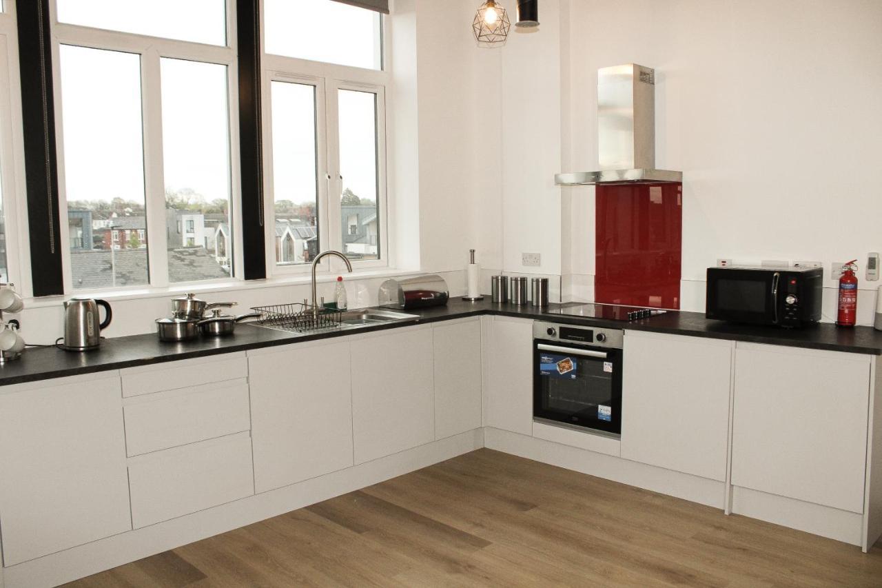 Modern Luxury Serviced Duplex Apartments By Repose- 150 Metro Court, ウェスト・ブロミッチ エクステリア 写真