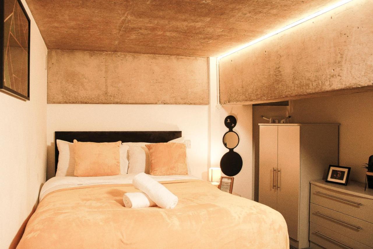 Modern Luxury Serviced Duplex Apartments By Repose- 150 Metro Court, ウェスト・ブロミッチ エクステリア 写真