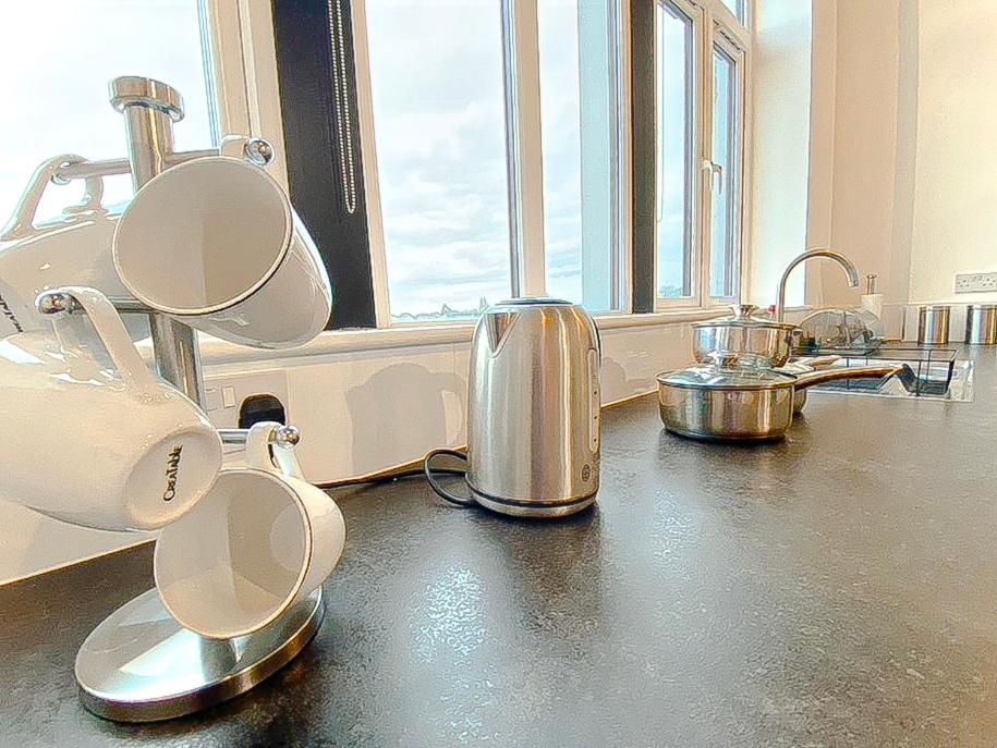 Modern Luxury Serviced Duplex Apartments By Repose- 150 Metro Court, ウェスト・ブロミッチ エクステリア 写真