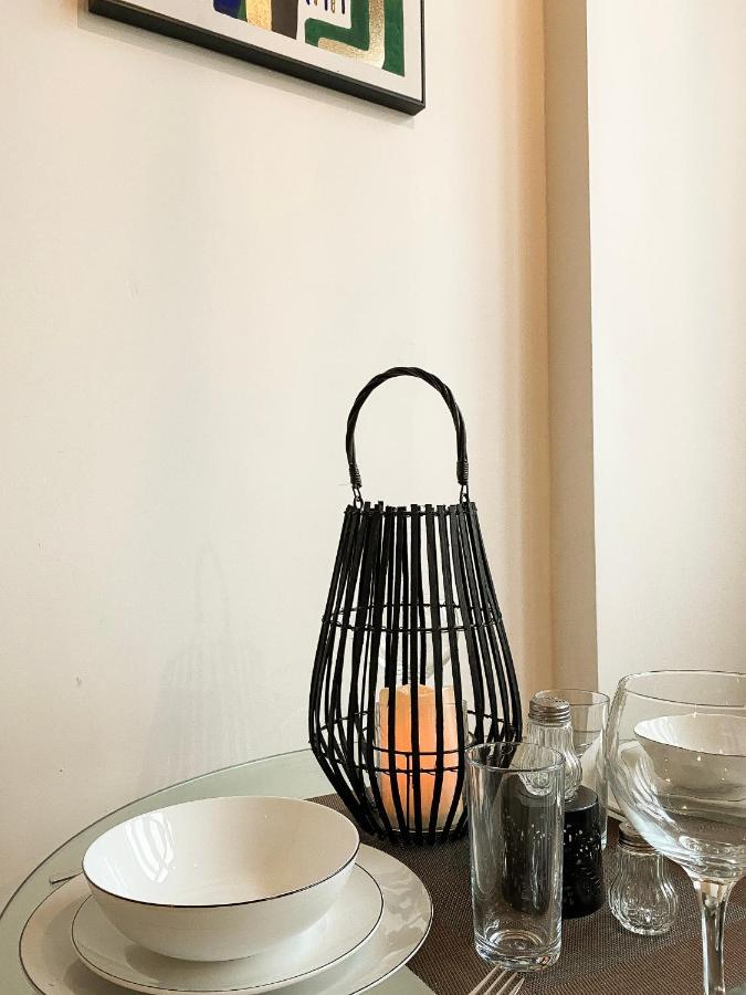 Modern Luxury Serviced Duplex Apartments By Repose- 150 Metro Court, ウェスト・ブロミッチ エクステリア 写真