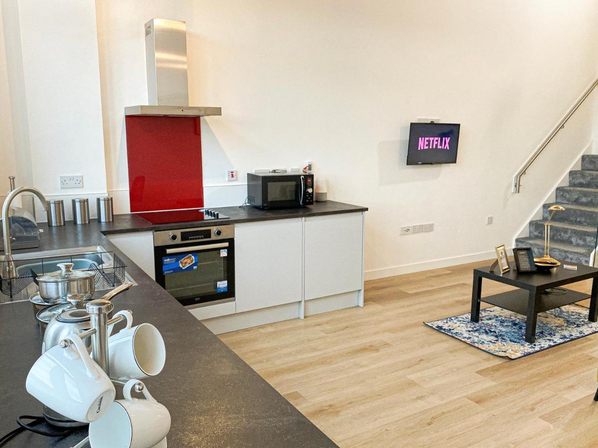 Modern Luxury Serviced Duplex Apartments By Repose- 150 Metro Court, ウェスト・ブロミッチ エクステリア 写真
