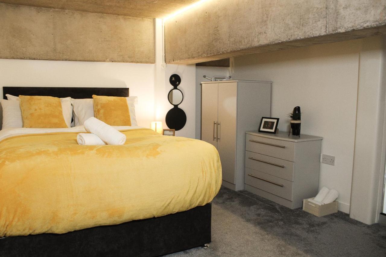 Modern Luxury Serviced Duplex Apartments By Repose- 150 Metro Court, ウェスト・ブロミッチ エクステリア 写真