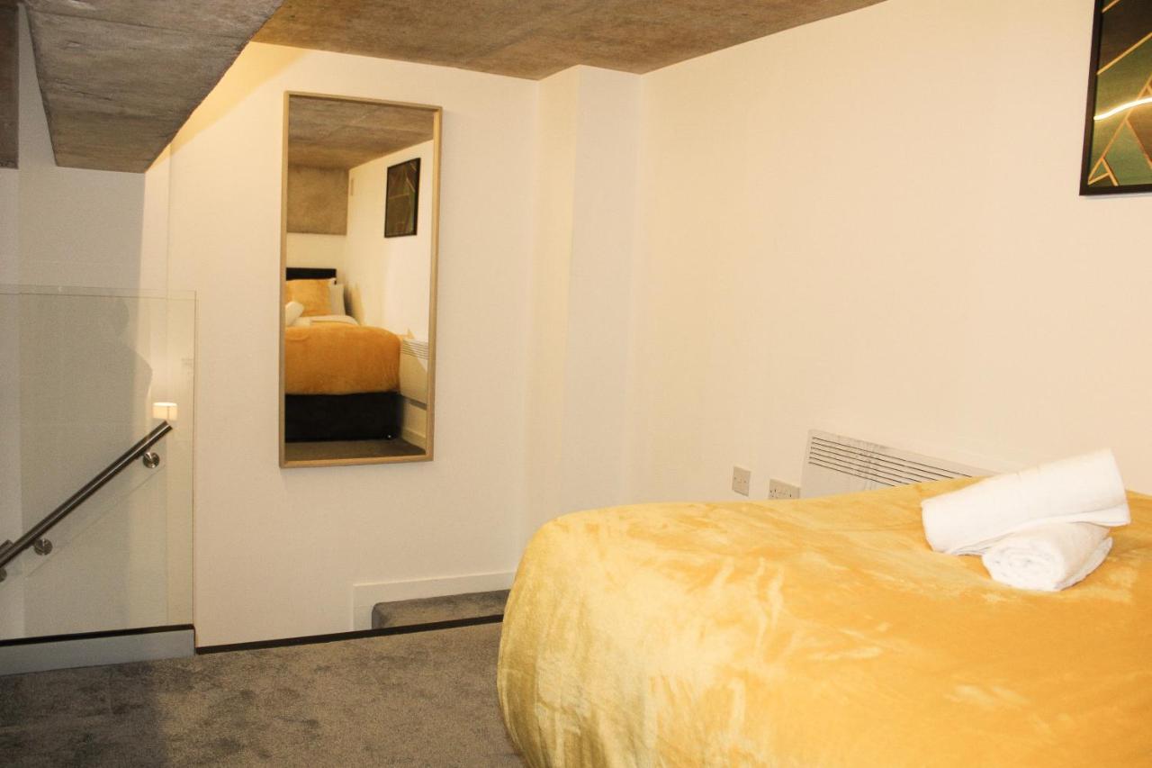 Modern Luxury Serviced Duplex Apartments By Repose- 150 Metro Court, ウェスト・ブロミッチ エクステリア 写真