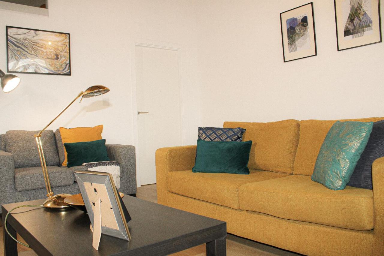 Modern Luxury Serviced Duplex Apartments By Repose- 150 Metro Court, ウェスト・ブロミッチ エクステリア 写真