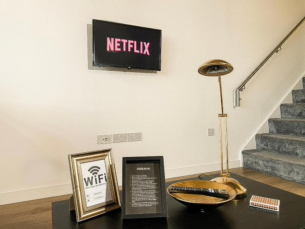 Modern Luxury Serviced Duplex Apartments By Repose- 150 Metro Court, ウェスト・ブロミッチ エクステリア 写真