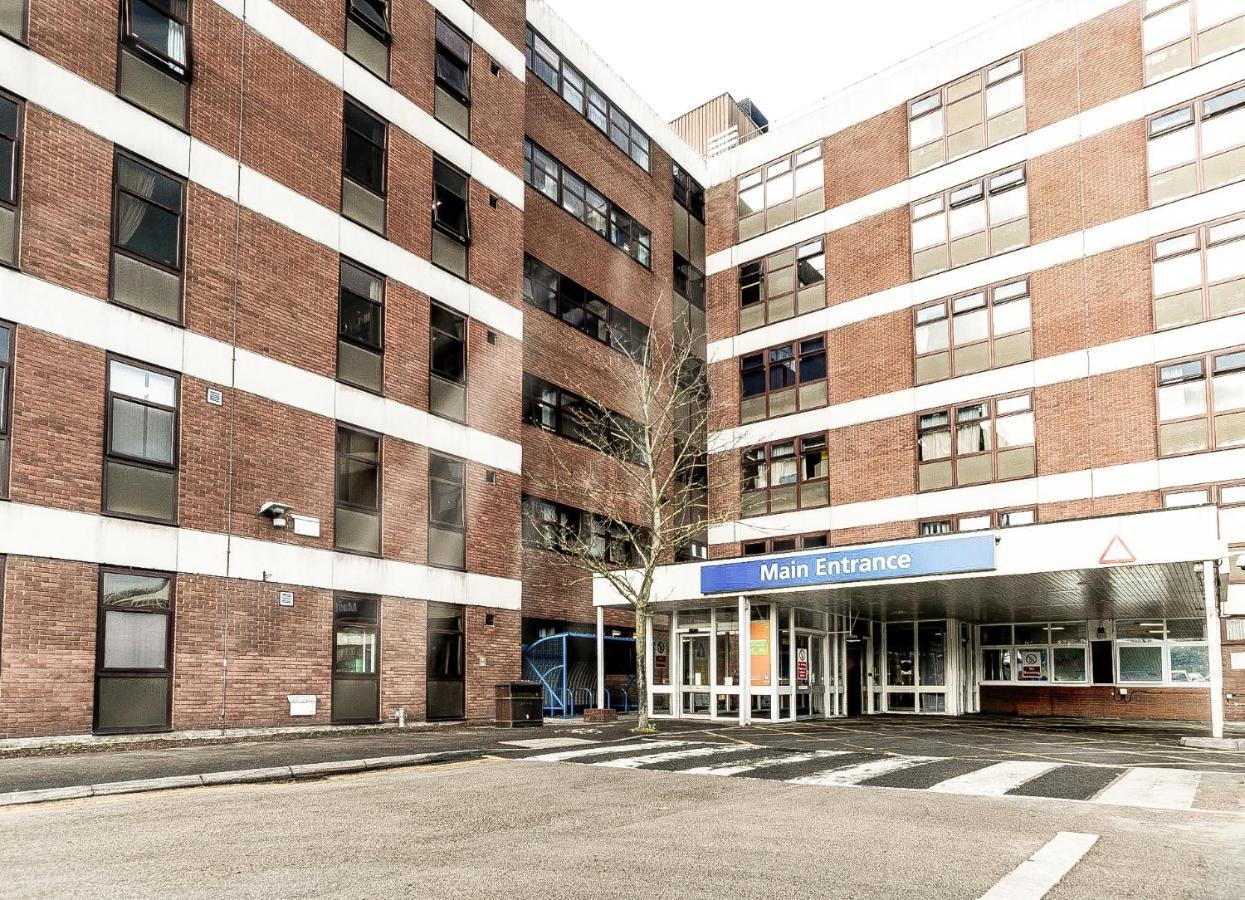 Modern Luxury Serviced Duplex Apartments By Repose- 150 Metro Court, ウェスト・ブロミッチ エクステリア 写真
