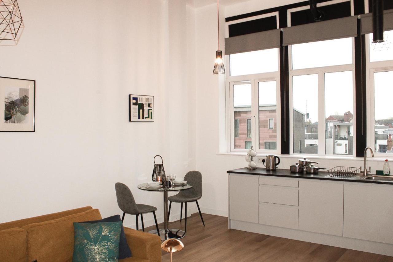 Modern Luxury Serviced Duplex Apartments By Repose- 150 Metro Court, ウェスト・ブロミッチ エクステリア 写真