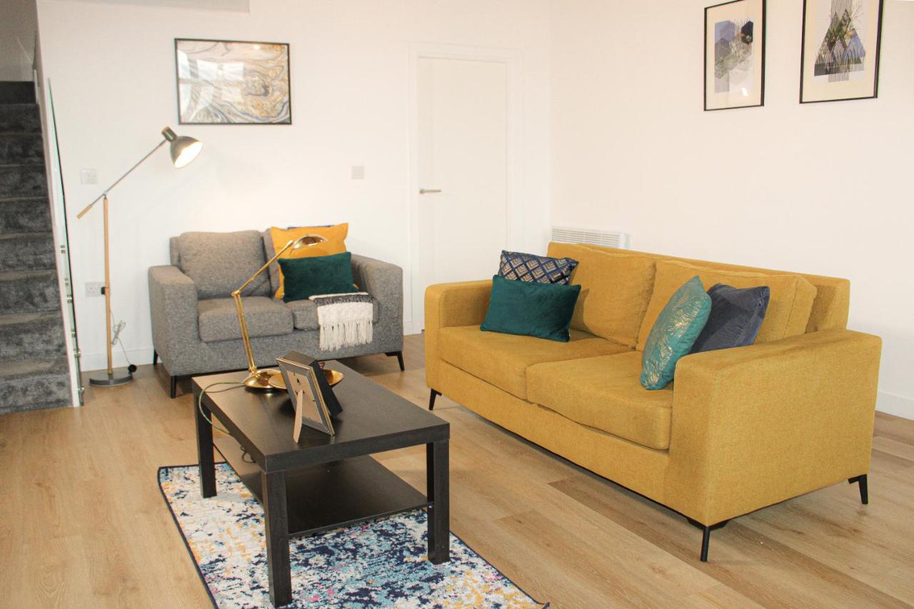 Modern Luxury Serviced Duplex Apartments By Repose- 150 Metro Court, ウェスト・ブロミッチ エクステリア 写真